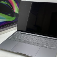 パソコン　Apple MacBook Pro MYD92J/A 揃い　中古Aランク