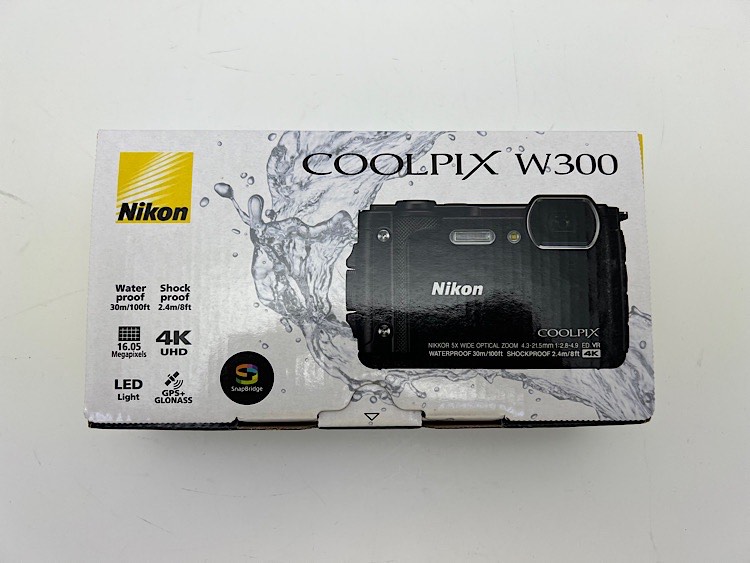 カメラ　ニコン　W300