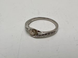 宝石　指輪　ダイヤ0.30